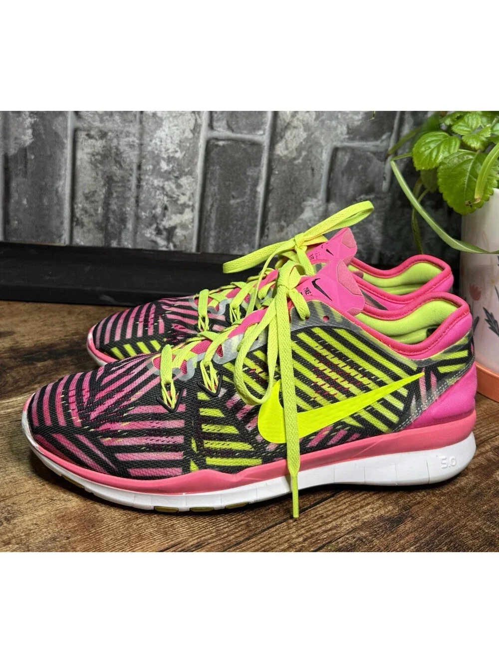 Nike Free TR 5 Print Women’s Pink/Black/Volt Low Top Lace-Up Logo Sneaker